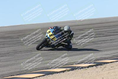 media/Oct-13-2025-Moto Forza (Mon) [[a66d839500]]/3-B Group/Session 2 (Bowl)/